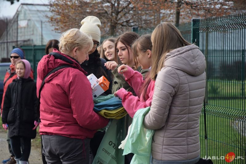 Dzień Ziemi w Jaśle - sprzątanie wałów