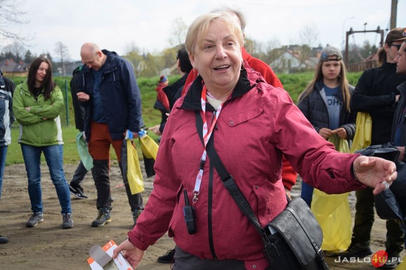 Dzień Ziemi w Jaśle - sprzątanie wałów