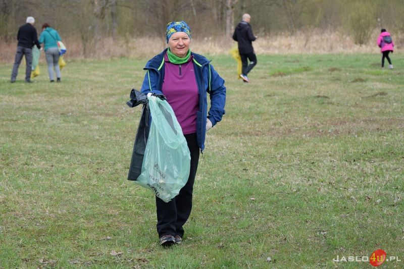 Dzień Ziemi w Jaśle - sprzątanie wałów