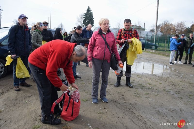 Dzień Ziemi w Jaśle - sprzątanie wałów