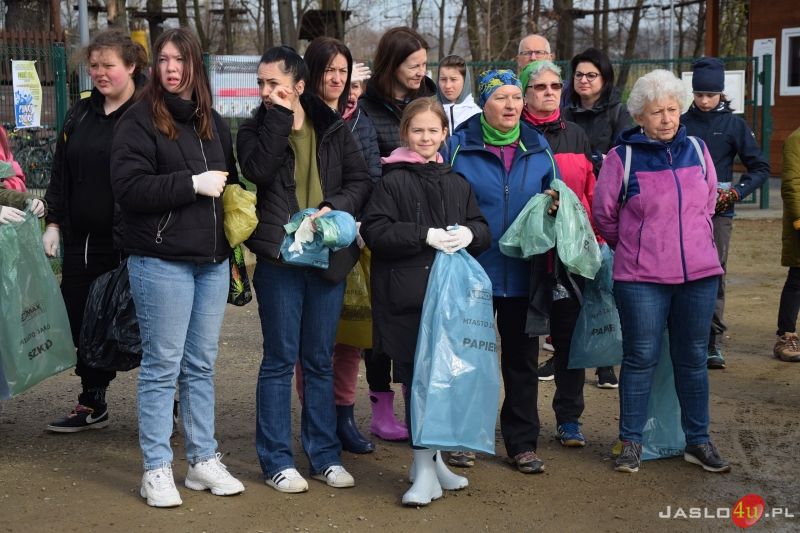 Dzień Ziemi w Jaśle - sprzątanie wałów