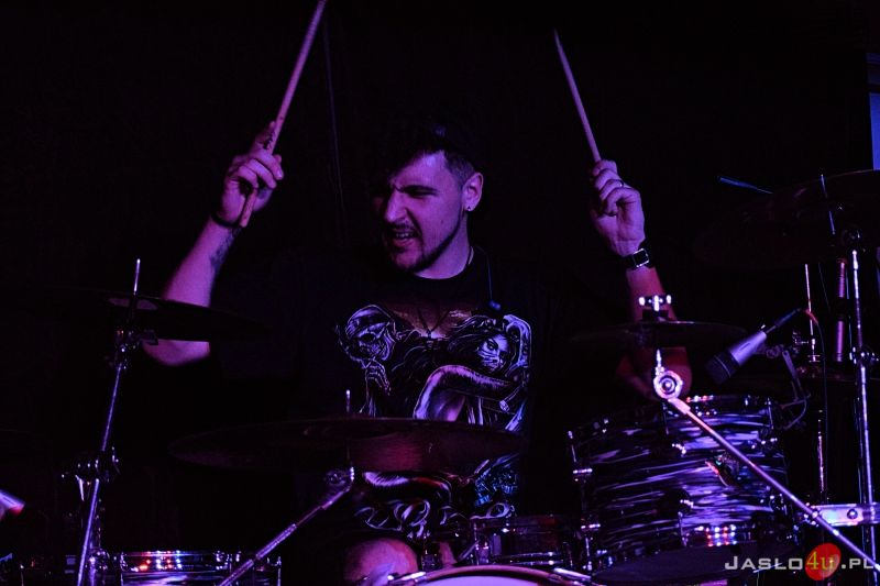 Koncert zespołów Cinemon i Seila w jasielskiej Impresji