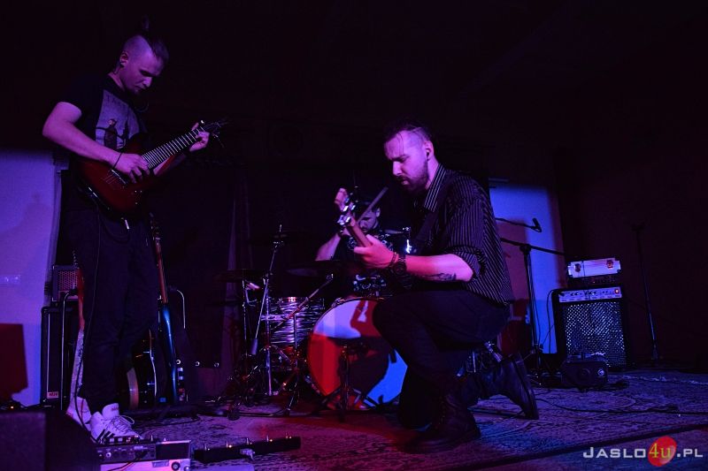 Koncert zespołów Cinemon i Seila w jasielskiej Impresji