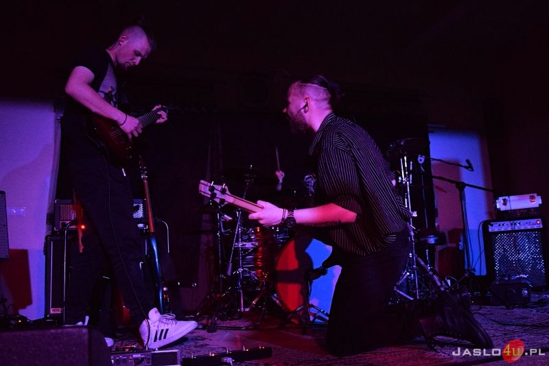 Koncert zespołów Cinemon i Seila w jasielskiej Impresji