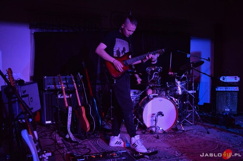 Koncert zespołów Cinemon i Seila w jasielskiej Impresji