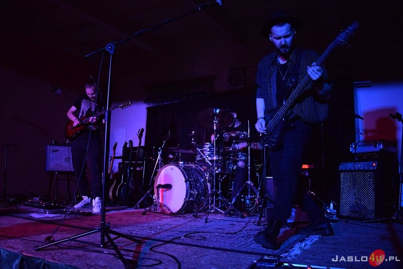 Koncert zespołów Cinemon i Seila w jasielskiej Impresji