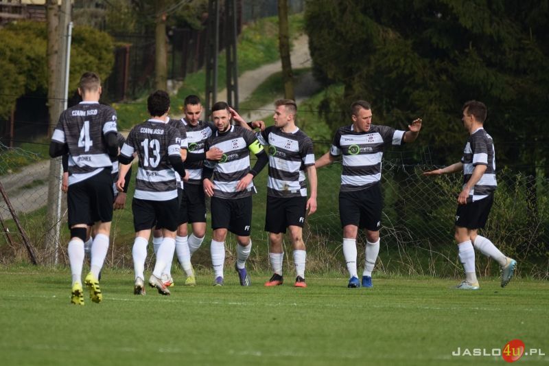 Mecz LKS Tempo Nienaszów - JKS Czarni 1910 Jasło 1:3