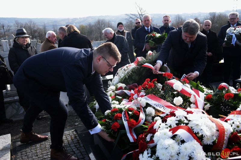 Modlitwa przy grobie śp. senatora Stanisława Zająca