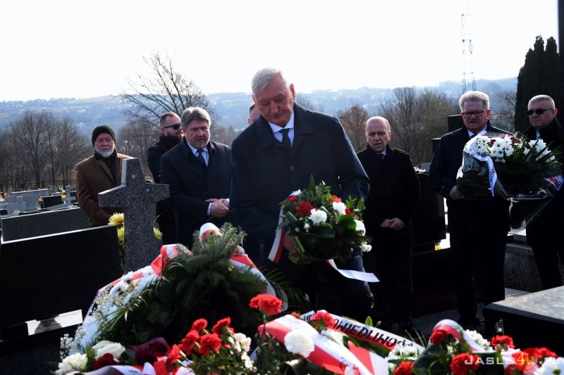 Modlitwa przy grobie śp. senatora Stanisława Zająca
