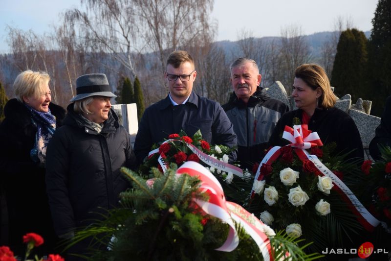Modlitwa przy grobie śp. senatora Stanisława Zająca