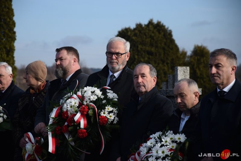 Modlitwa przy grobie śp. senatora Stanisława Zająca