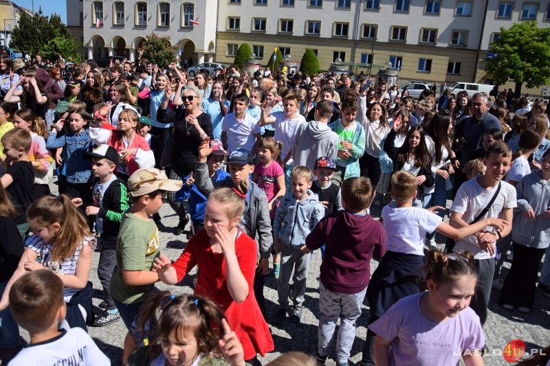 FISHMOB - Cała Polska tańczy dla św. Jana Pawła II w Jaśle 2022