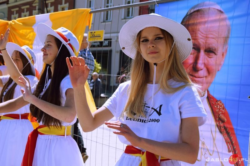 FISHMOB - Cała Polska tańczy dla św. Jana Pawła II w Jaśle 2022