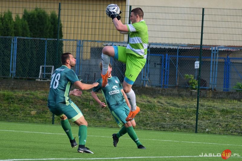 Mecz JKS Czarni 1910 Jasło - Partyzant Targowiska 3:1