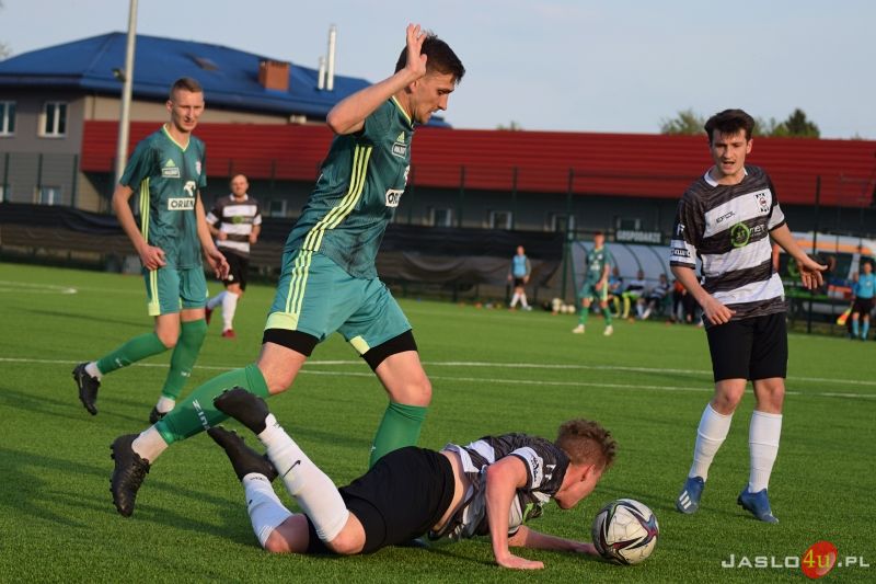 Mecz JKS Czarni 1910 Jasło - Partyzant Targowiska 3:1