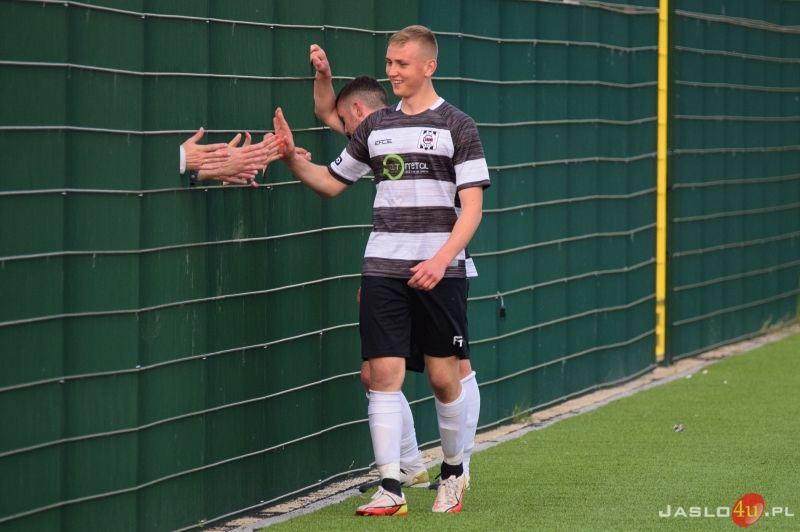 Mecz JKS Czarni 1910 Jasło - Partyzant Targowiska 3:1