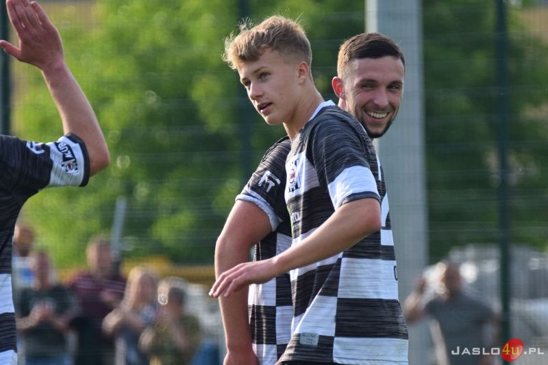 Mecz JKS Czarni 1910 Jasło - LKS Szarotka Uherce 7:0