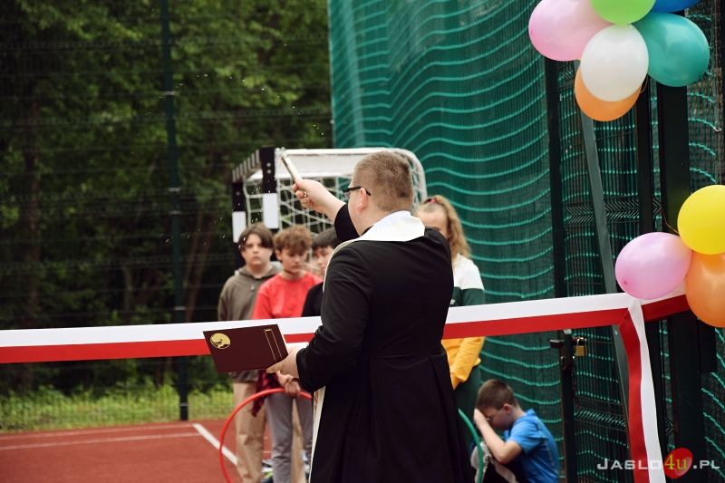 Oddanie do użytku boiska wielofunkcyjnego przy ZSM nr 2 w Jaśle