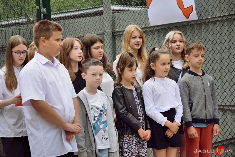 Oddanie do użytku boiska wielofunkcyjnego przy ZSM nr 2 w Jaśle