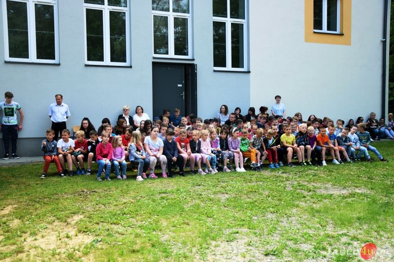 Oddanie do użytku boiska wielofunkcyjnego przy ZSM nr 2 w Jaśle