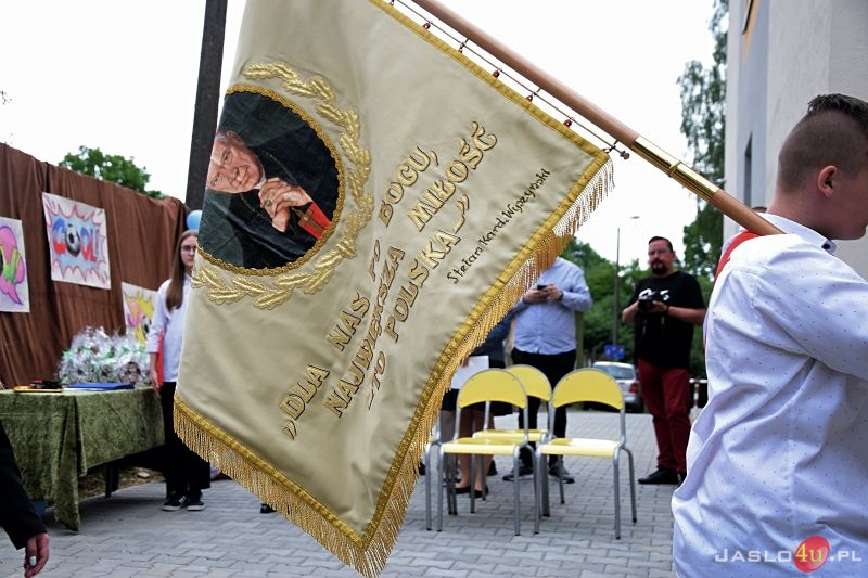 Oddanie do użytku boiska wielofunkcyjnego przy ZSM nr 2 w Jaśle