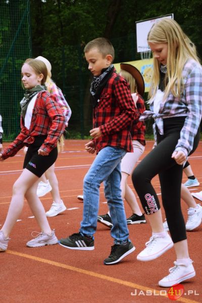 Oddanie do użytku boiska wielofunkcyjnego przy ZSM nr 2 w Jaśle