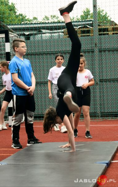 Oddanie do użytku boiska wielofunkcyjnego przy ZSM nr 2 w Jaśle