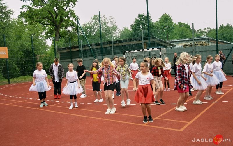 Oddanie do użytku boiska wielofunkcyjnego przy ZSM nr 2 w Jaśle