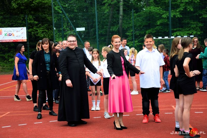 Oddanie do użytku boiska wielofunkcyjnego przy ZSM nr 2 w Jaśle
