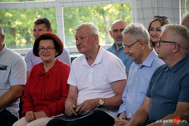 Oddano do użytku salę gimnastyczną i przewiązkę w ZS w Trzcinicy