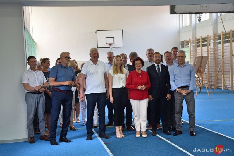 Oddano do użytku salę gimnastyczną i przewiązkę w ZS w Trzcinicy