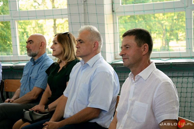 Oddano do użytku salę gimnastyczną i przewiązkę w ZS w Trzcinicy