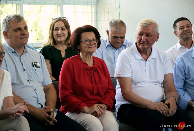 Oddano do użytku salę gimnastyczną i przewiązkę w ZS w Trzcinicy
