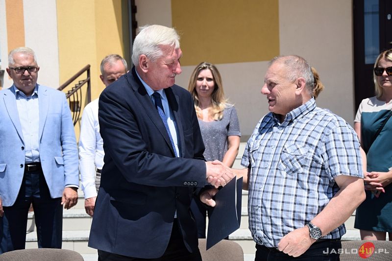 Podpisanie umowy na remont drogi w Bierówce