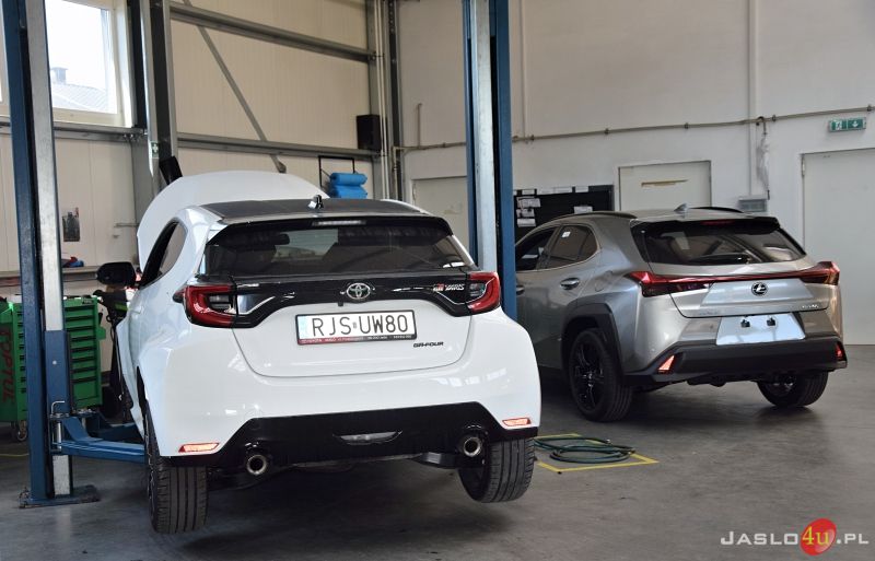 Uczniowie z ZST i CKZ odbędą praktyki w firmie Toyota Jasło. Podpisanie umowy współpracy