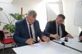 Uczniowie z ZST i CKZ odbędą praktyki w firmie Toyota Jasło. Podpisanie umowy współpracy