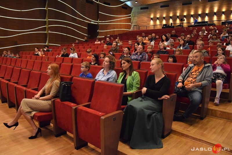 Zakończenie roku akademickiego 2021/22 Jasielskiego Uniwersytetu Dziecięcego