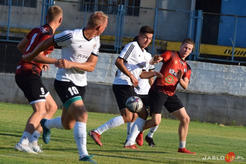 Mecz sparingowy JKS Czarni 1910 Jasło - ZKS Izolator Boguchwała 2:6