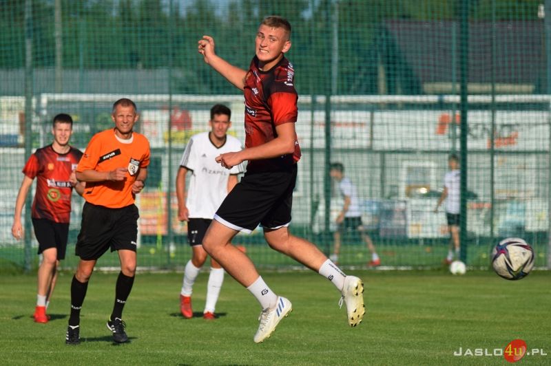 Mecz sparingowy JKS Czarni 1910 Jasło - ZKS Izolator Boguchwała 2:6