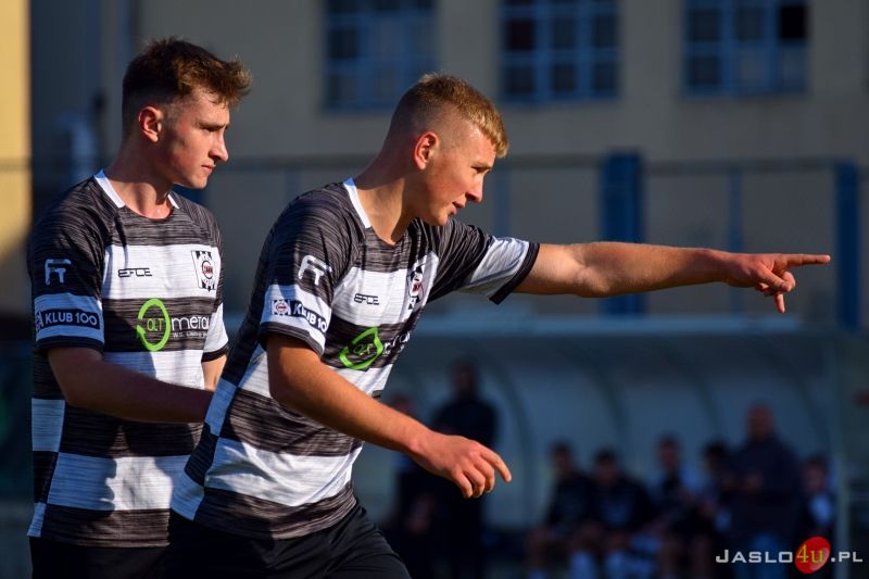 Mecz JKS Czarni 1910 Jasło - Przełęcz Dukla 2:1