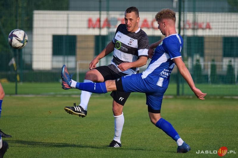 Mecz JKS Czarni 1910 Jasło - Przełęcz Dukla 2:1