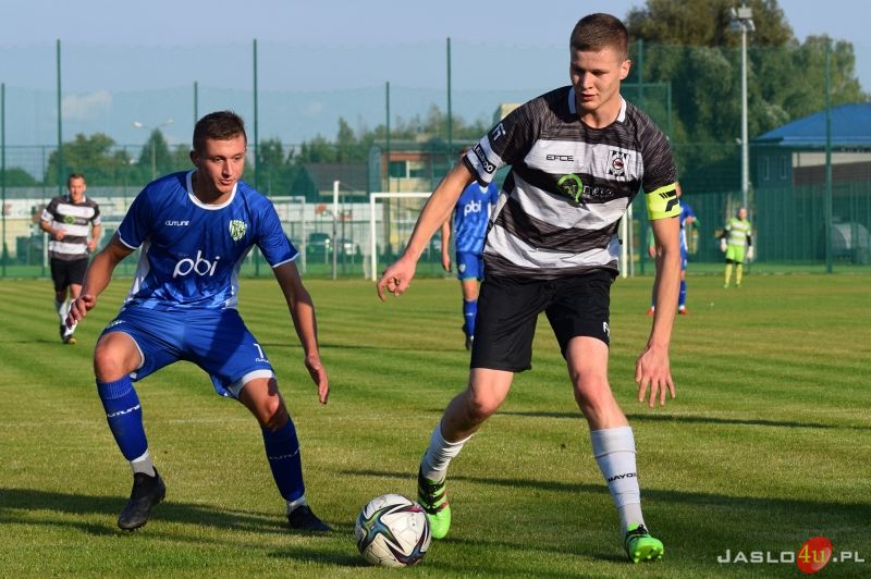 Mecz JKS Czarni 1910 Jasło - Przełęcz Dukla 2:1