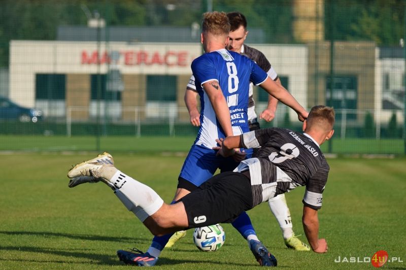 Mecz JKS Czarni 1910 Jasło - Przełęcz Dukla 2:1