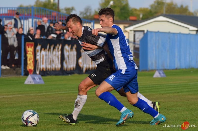 Mecz JKS Czarni 1910 Jasło - Przełęcz Dukla 2:1