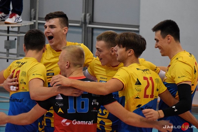 Mecz II ligi piłki siatkowej mężczyzn MKS "Gamrat-MOSiR" Jasło - Błękitni Ropczyce (3:0)