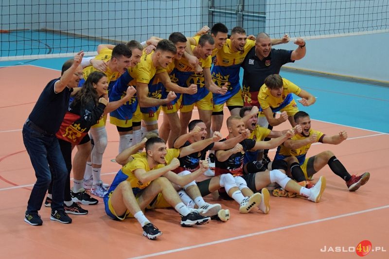 Mecz II ligi piłki siatkowej mężczyzn MKS "Gamrat-MOSiR" Jasło - Błękitni Ropczyce (3:0)