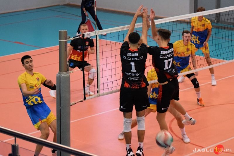 MKS "GAMRAT-MOSiR" Jasło - AKS V LO Rzeszów (3:1)