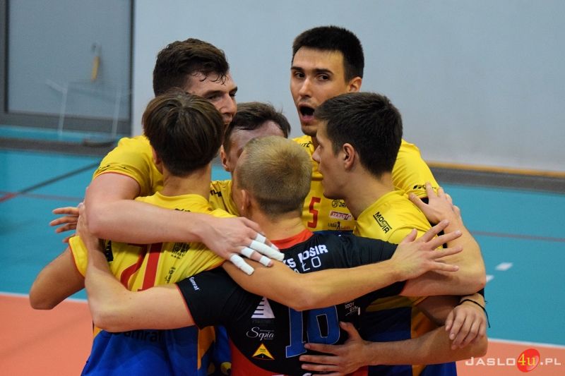 MKS "GAMRAT-MOSiR" Jasło - AKS V LO Rzeszów (3:1)