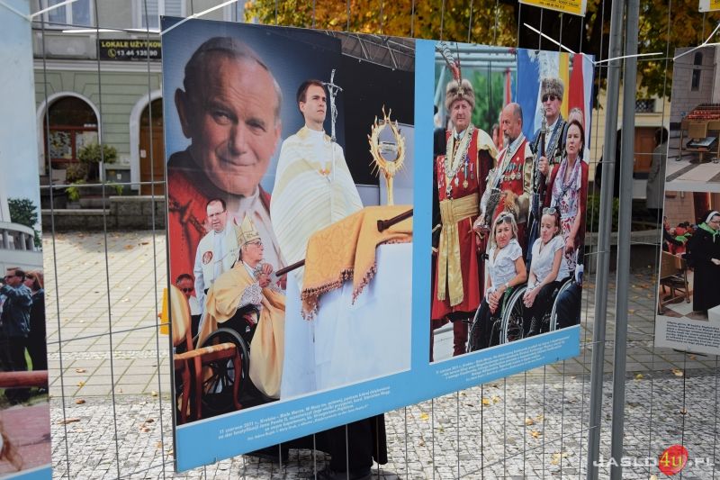 Otwarcie wystawy "Jan Paweł II - orędownik bożego miłosierdzia"