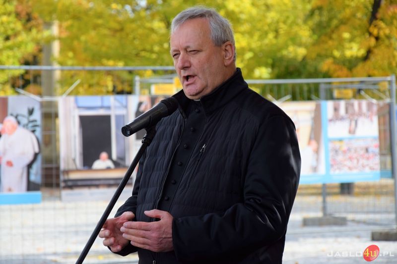 Otwarcie wystawy "Jan Paweł II - orędownik bożego miłosierdzia"